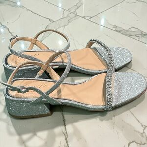 Jewel Badgley Mischka Aaliyah Women’s Silver Rhinestone Glitter Sandals.